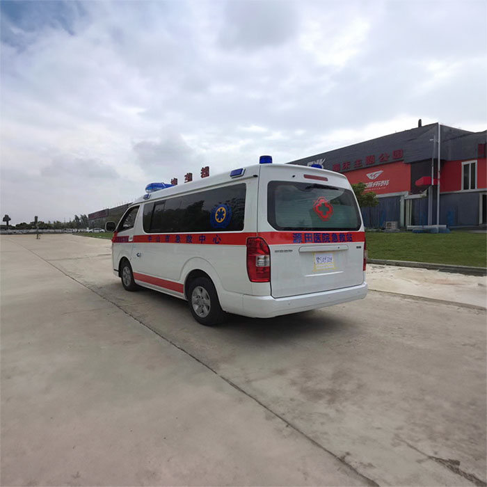西宁私人救护车租赁收费