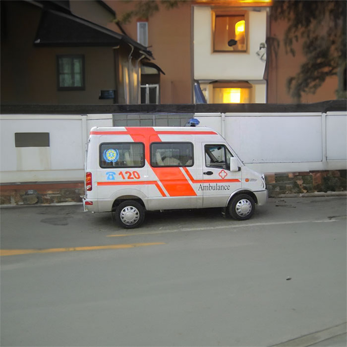 西宁出租私人救护车联系电话