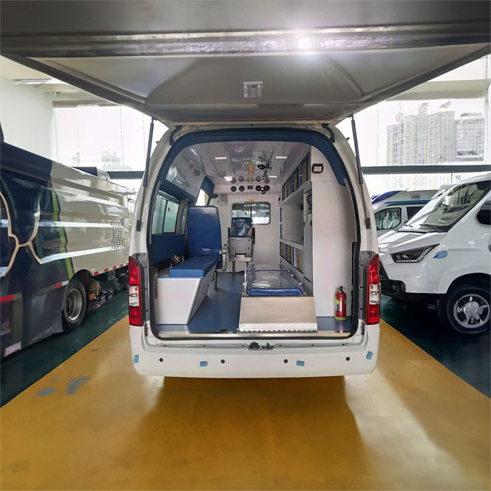 西宁出租救护车联系电话