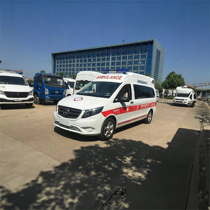 西宁私人救护车出租多少钱