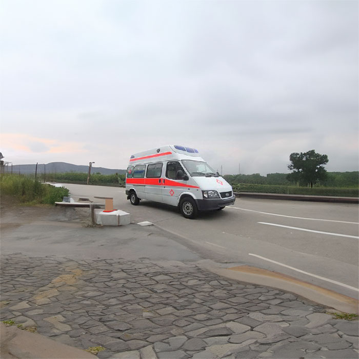 西宁救护车出租联系电话