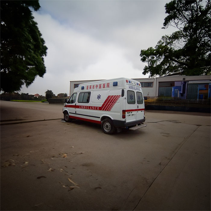 西宁私人救护车租赁多少钱