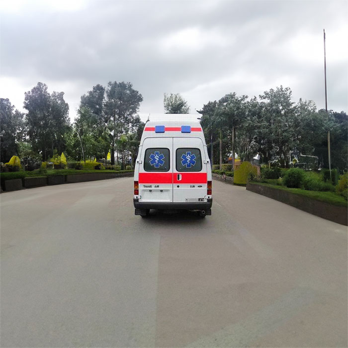 西宁救护车出租多少钱
