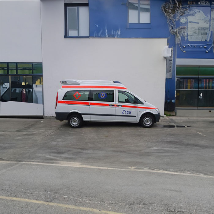 西宁私人救护车出租多少钱