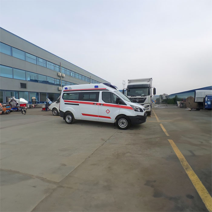 西宁私人救护车租赁收费