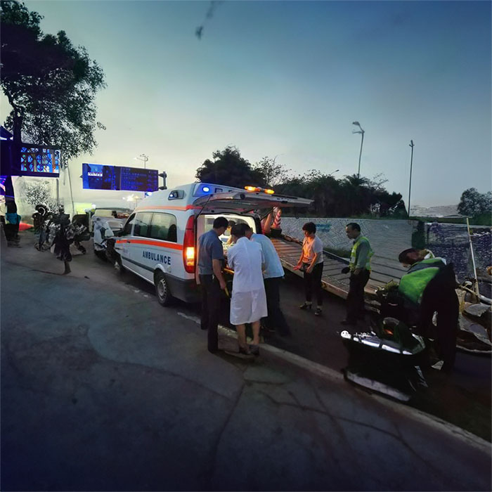 西宁租赁私人救护车电话号码