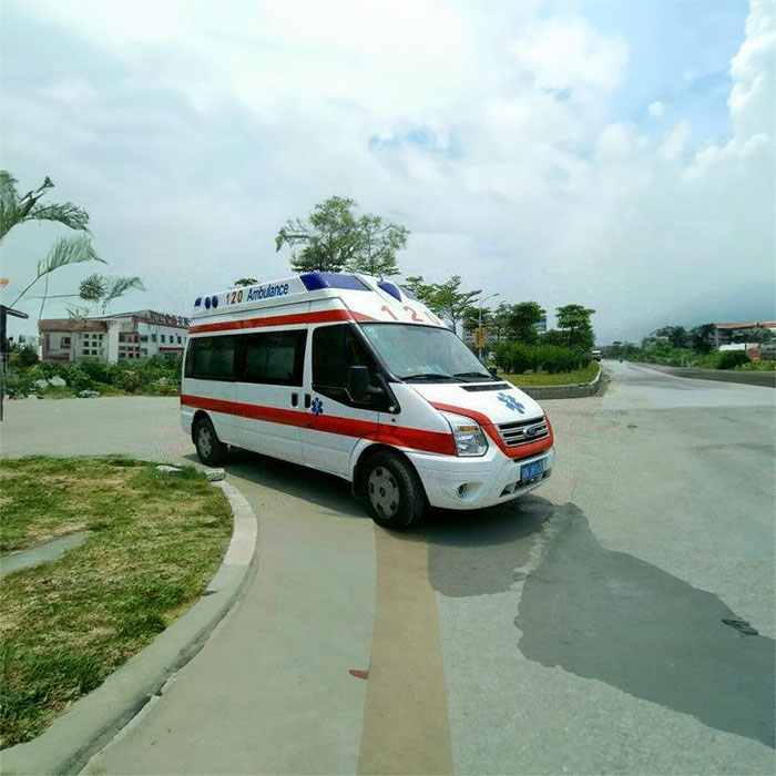 西宁私人救护车出租收费