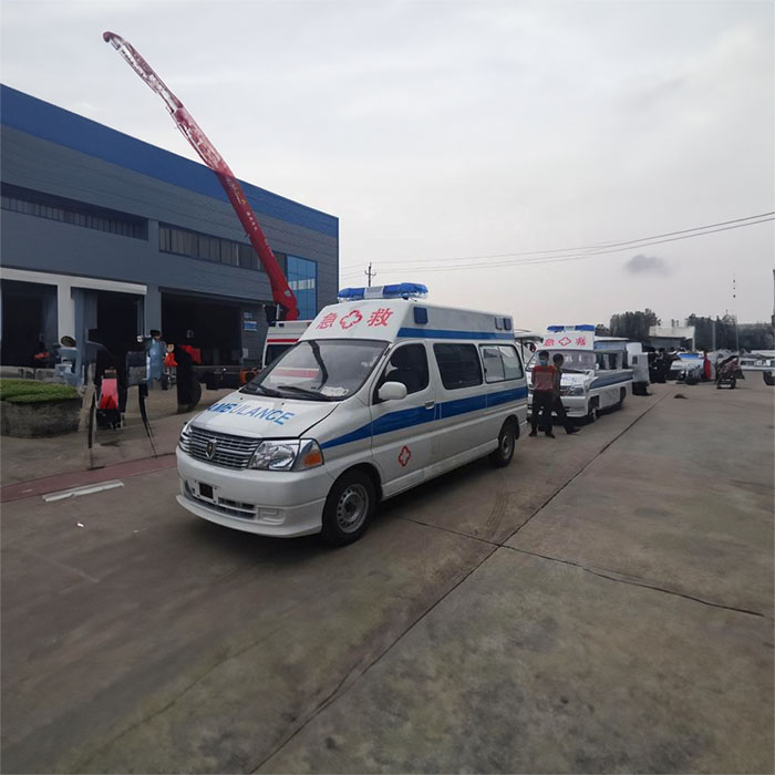 西宁私人救护车租赁收费