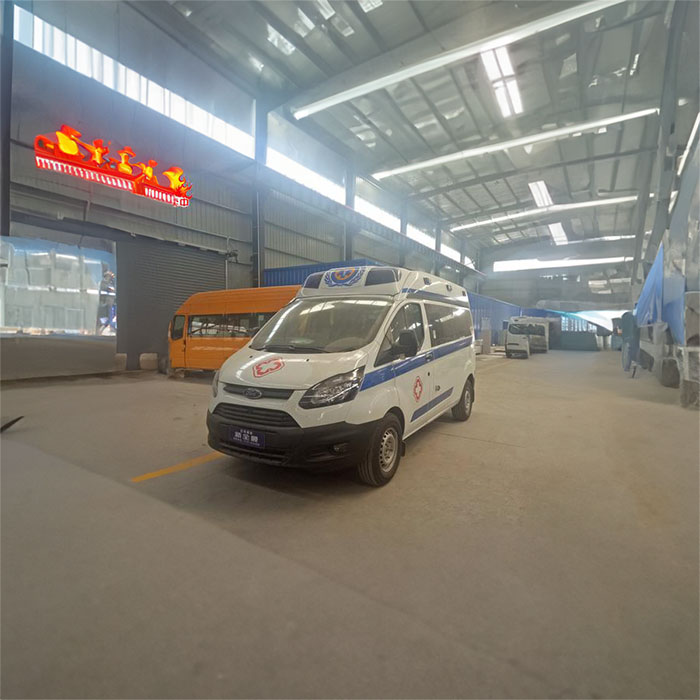 西宁出租急救车电话