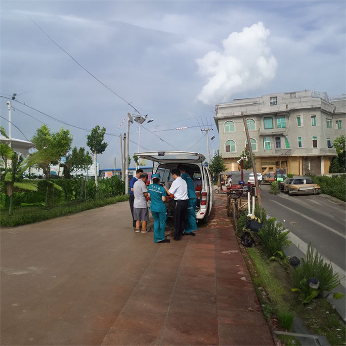 西宁出租急救车电话