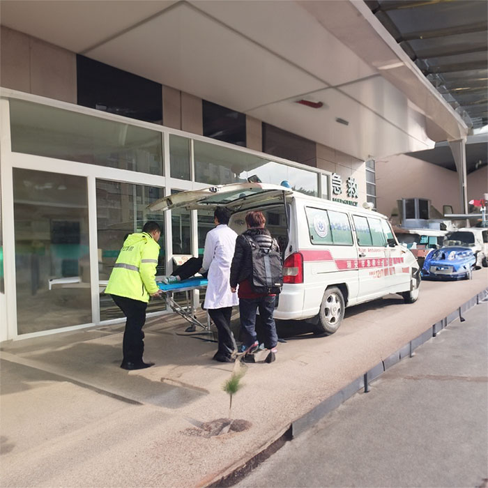 西宁私人救护车租赁联系电话