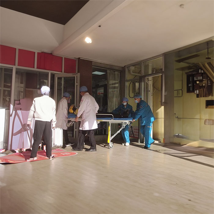 西宁私人救护车租车联系电话