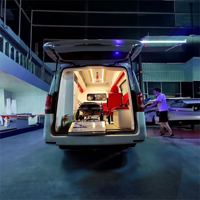 西宁私人救护车租赁收费