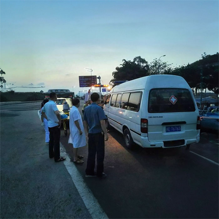 西宁私人救护车租车联系电话