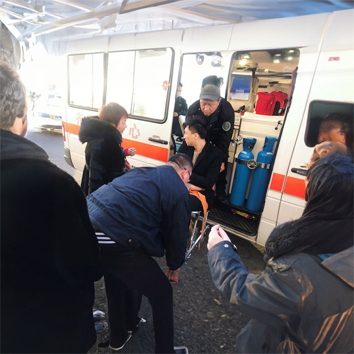 西宁私人救护车租车电话号码