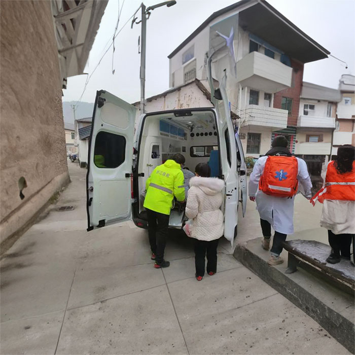 西宁租赁救护车联系方式