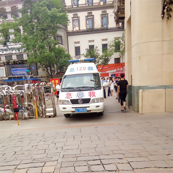 西宁私人救护车租赁多少钱