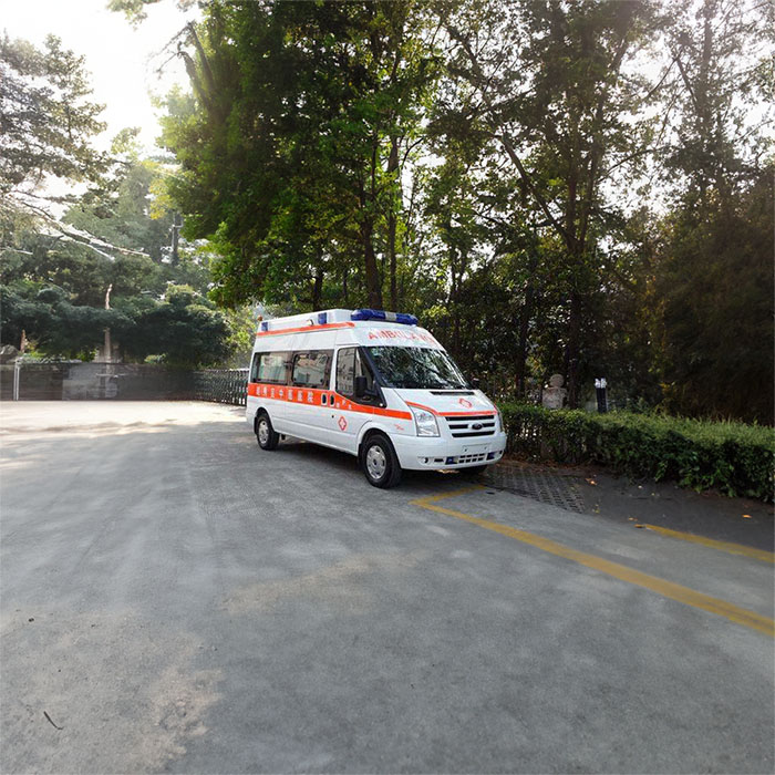 西宁救护车出租多少钱