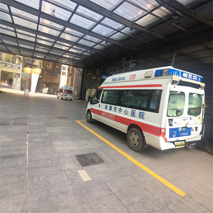 西宁私人救护车租赁电话