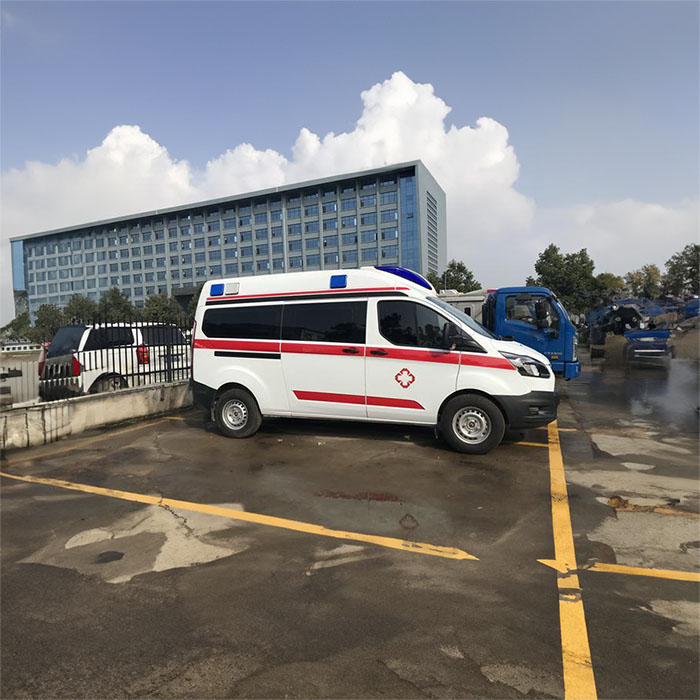 西宁私人救护车出租费用