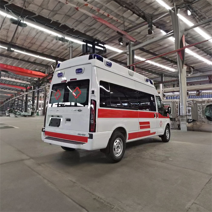 西宁私人救护车出租多少钱