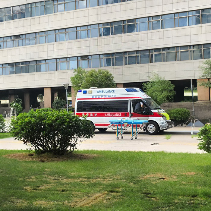 西宁租赁私人救护车电话