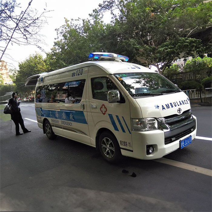 西宁私人救护车出租联系电话