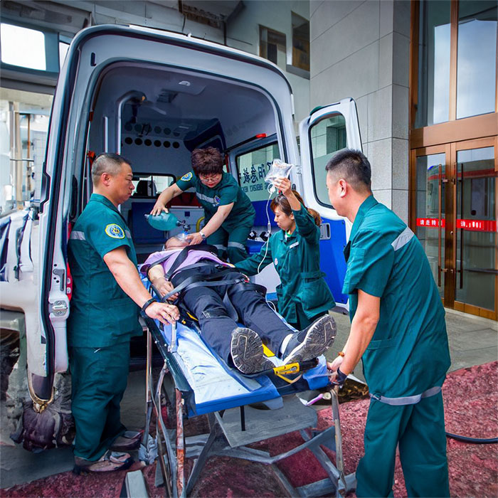 西宁租赁私人救护车联系电话