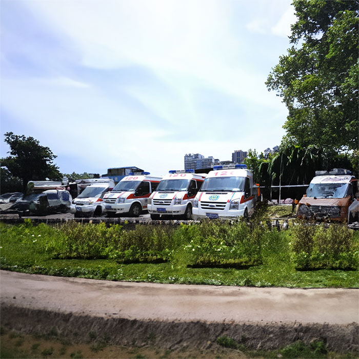 西宁救护车租赁电话