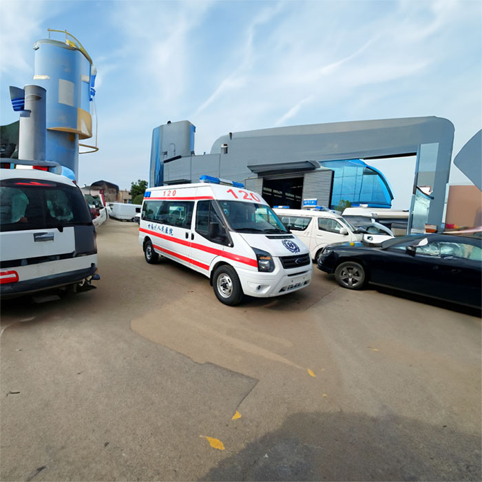西宁出租救护车联系电话