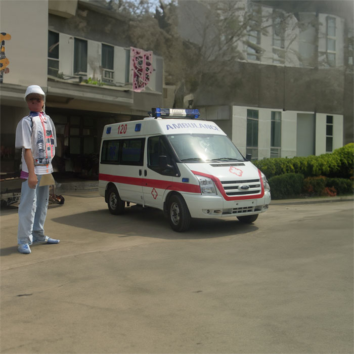 西宁租赁私人救护车电话号码