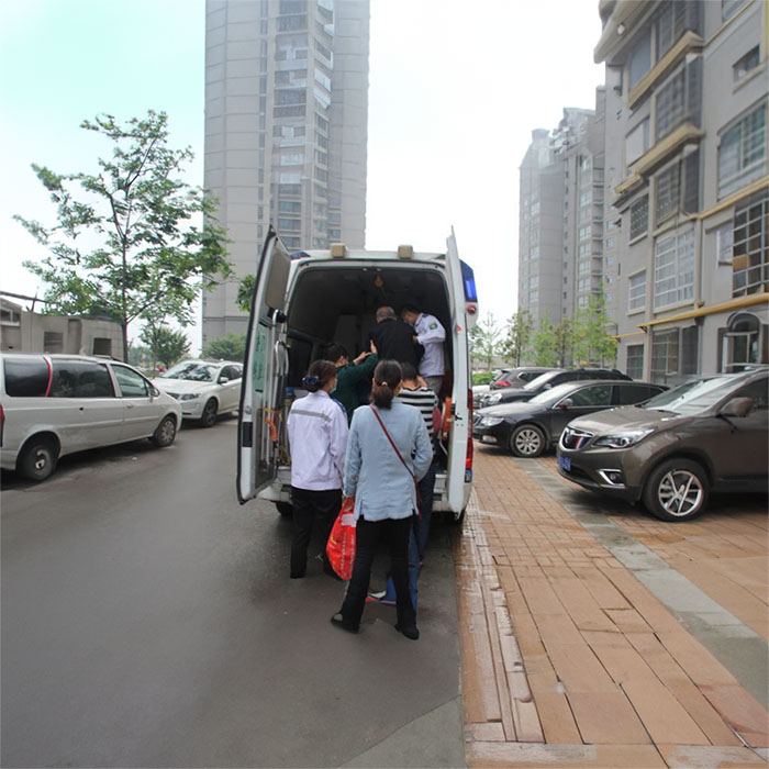 西宁出租急救车联系方式