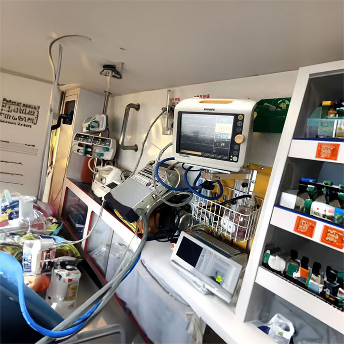 西宁私人救护车出租多少钱