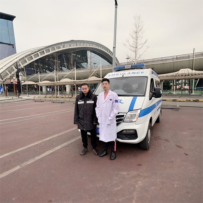 西宁私人救护车出租多少钱