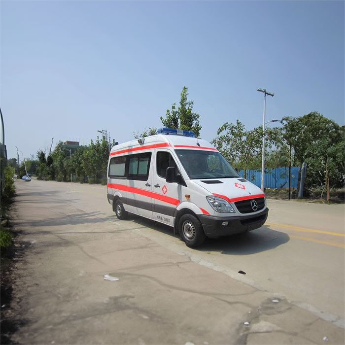 西宁救护车出租费用