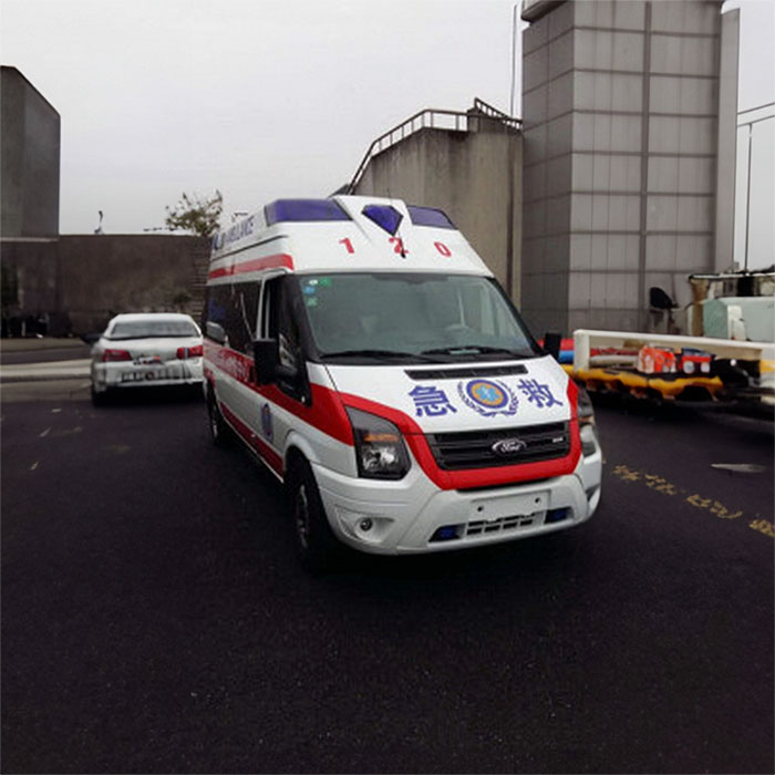 西宁出租救护车联系电话