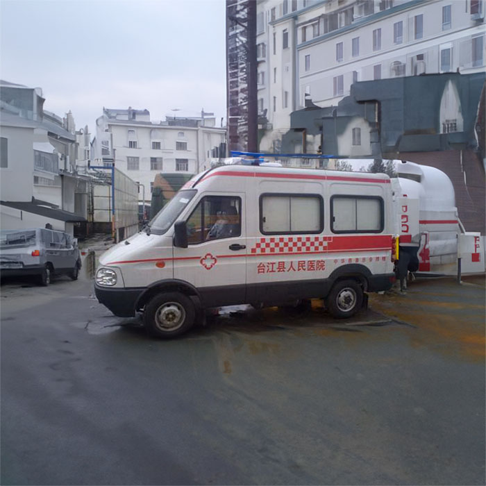 西宁私人救护车租赁多少钱