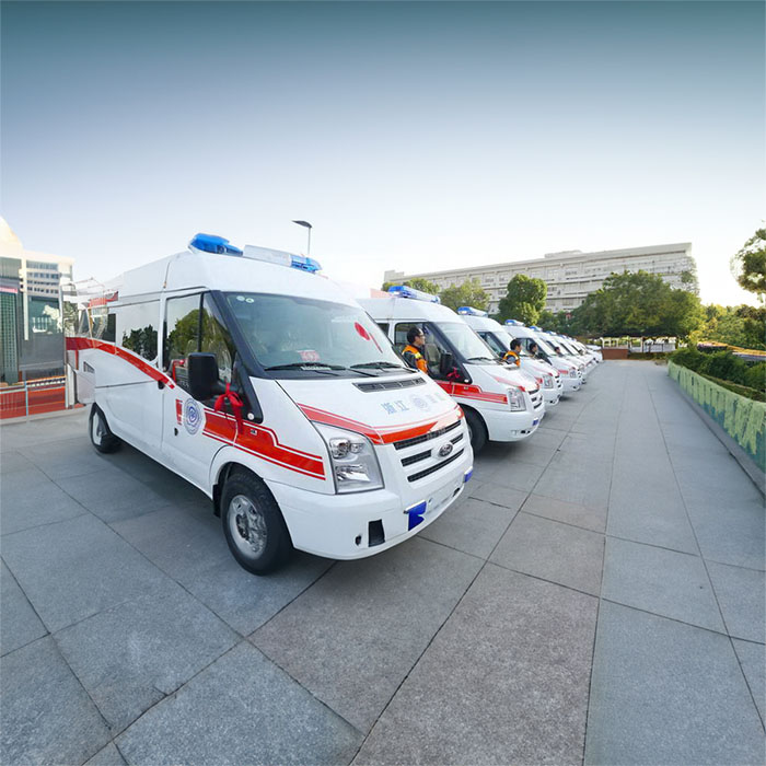 西宁私人救护车出租多少钱