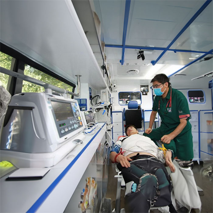 西宁救护车租赁联系电话