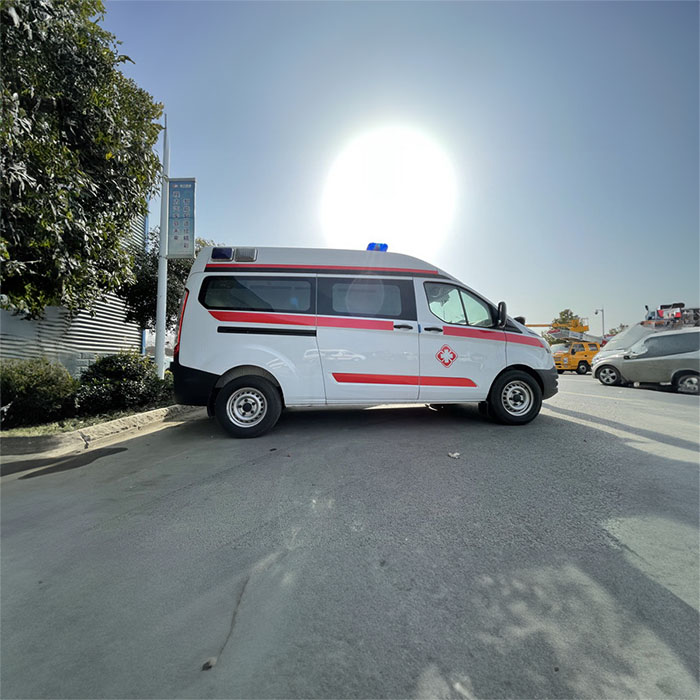 西宁出租私人救护车联系电话