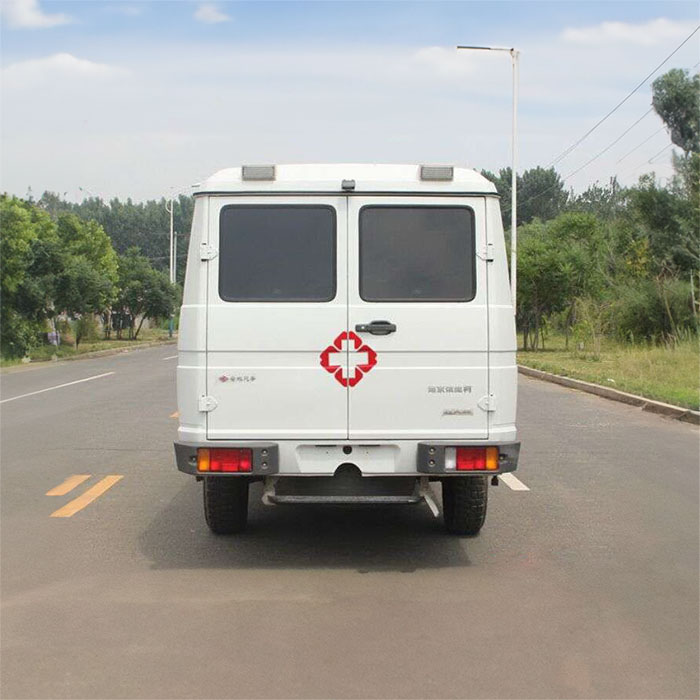 西宁私人救护车租赁多少钱