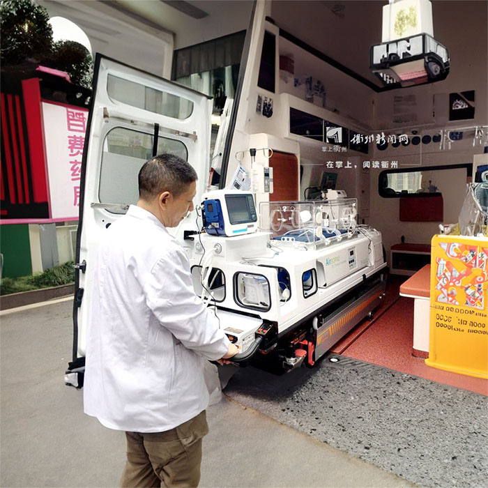 西宁私人救护车租车多少钱