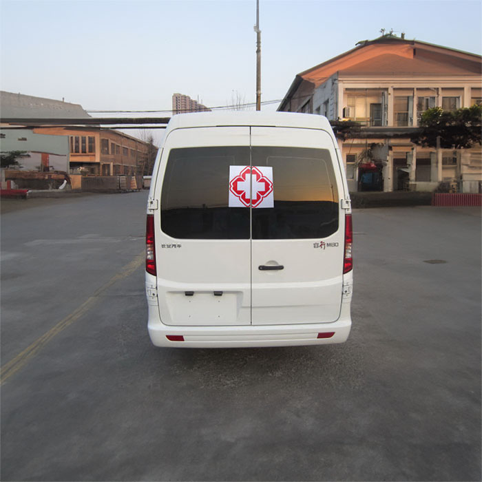 西宁出租救护车联系电话