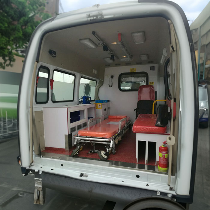 西宁急救车出租联系电话