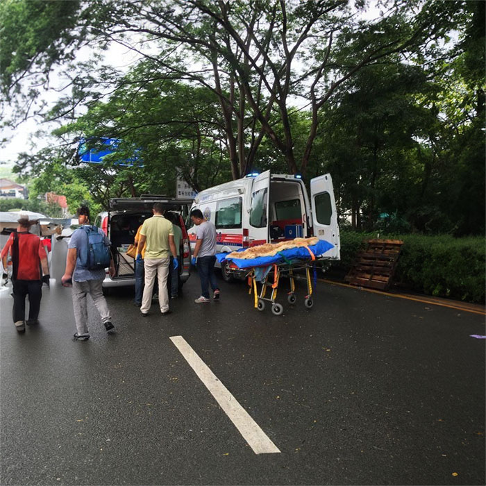 西宁救护车租赁联系方式