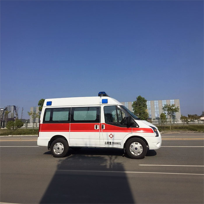 西宁私人救护车租赁多少钱