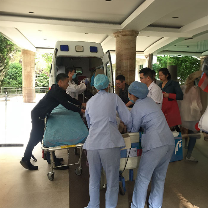 西宁私人救护车租赁费用