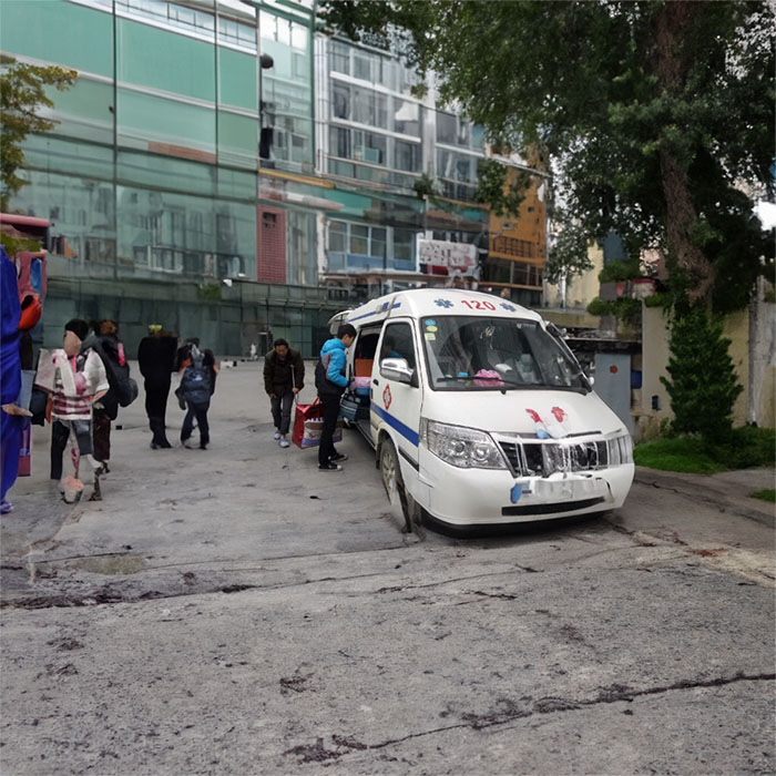 西宁租赁救护车电话号码