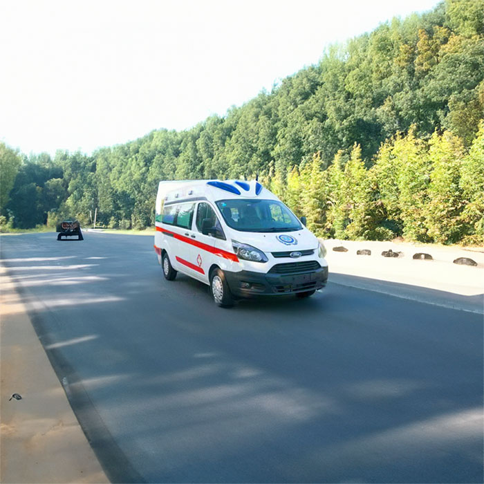 西宁私人救护车租赁收费