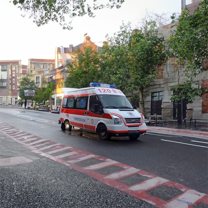 西宁私人救护车租赁收费标准